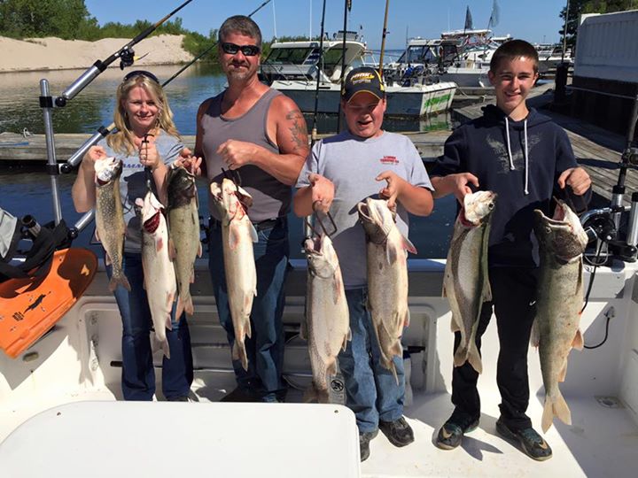 family on lake ontario catching salmon and trout