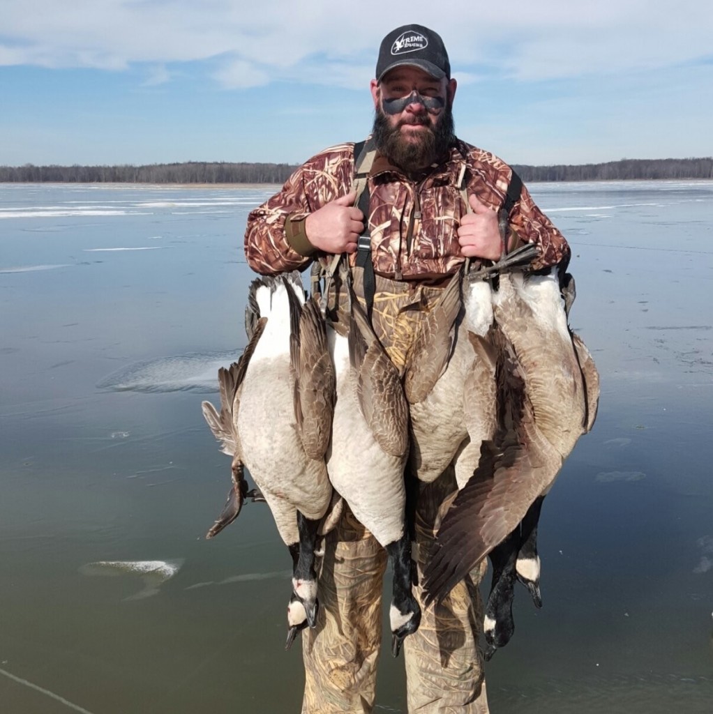 Hunt with Racknine for awesome waterfowl hunting on the mississippi flyway